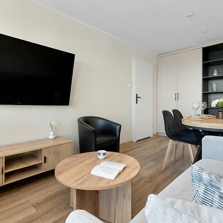 Bright & Modern With Balcony And Seaview By Renters 索波特