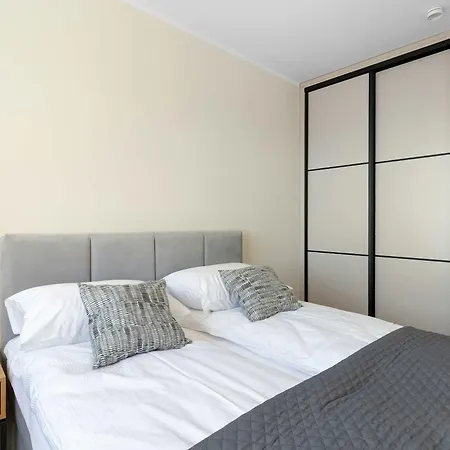 Bright & Modern With Balcony And Seaview By Renters *