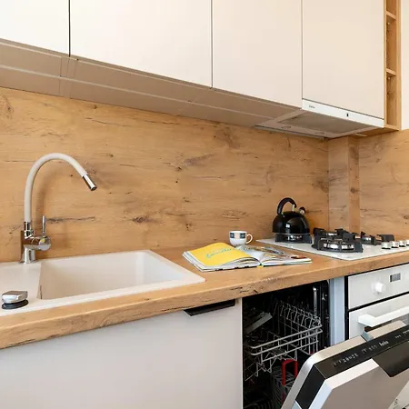 Bright & Modern With Balcony And Seaview By Renters 公寓 *